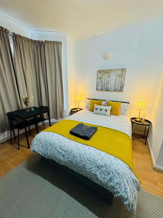 2 Bedrooms House Near Central ลอนดอน ภายนอก รูปภาพ